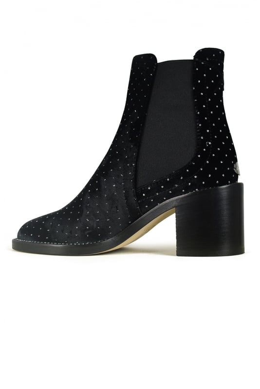 Jimmy Choo Merril Stiefeleten Schwarz Merril Jimmy Choo Stiefeleten aus schwarzem Samt mit Strass und Pailletten und Gummizug am Knöchel. Ledersohle.Absatzhöhe 6,5 cm. Made in Italy.
