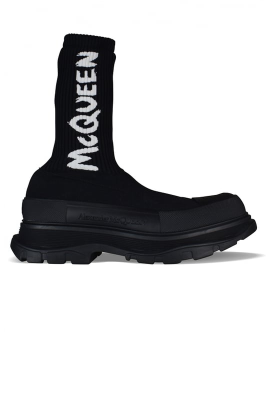 Botas Alexander McQueen Tread Slick.Tejido de punto acanalado negro.Logotipo blanco en contraste.Puntera redonda con inserción de goma negra.Suela de goma negra sobredimensionada con el logotipo de la firma.Made in Italy.