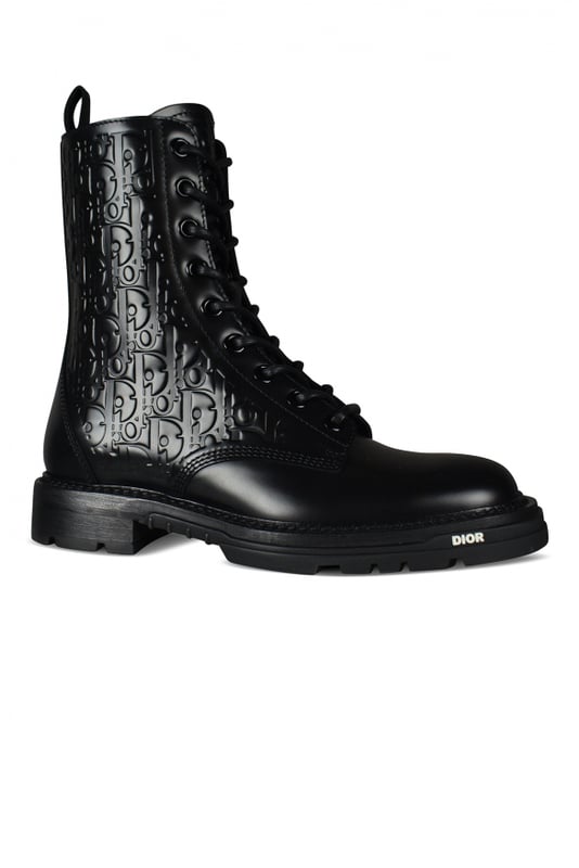 Dior Explorer Stiefeletten aus schwarzem Leder.Dior Oblique-Muster aus schwarzem Leder an den Seiten.Schnürverschluss an der Vorderseite.Zunge aus schwarzem Leder mit Dior Oblique-Muster.Gekerbte Außensohle mit Logo.Schriftzug  Dior  aus weißem Dior-Gummi an der Vorderseite der Sohle.100% Kalbsleder.Made in Italy.