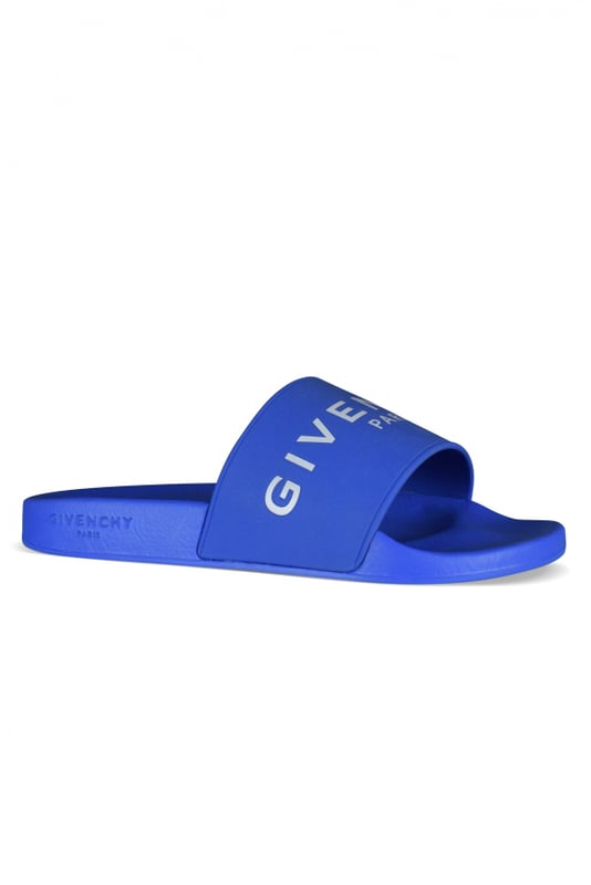 Chancletas azules de Givenchy.Logotipo blanco en la lengüeta.Logotipo en relieve en el lateral de la suela.Suela de goma.Made in Italy.