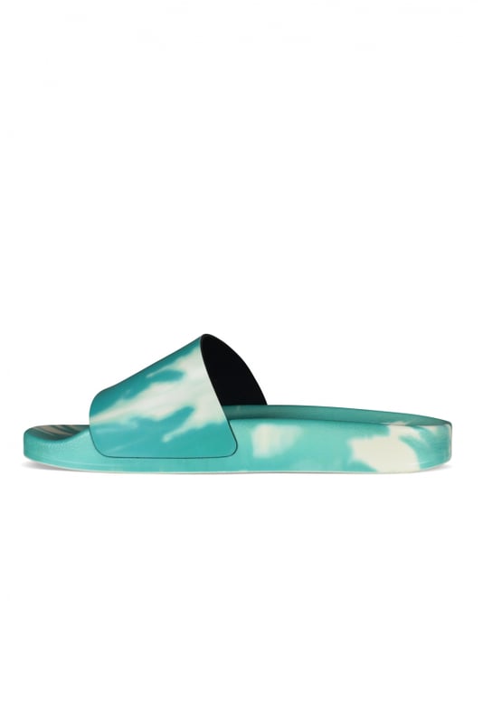 Chanclas verdes con diseño tie-dye, logotipo impreso en el panel frontal y motivos a izquierda y derecha en la plantilla.Tejido recubierto.Suela de goma.Gráficos del logotipo.Made in Italy.