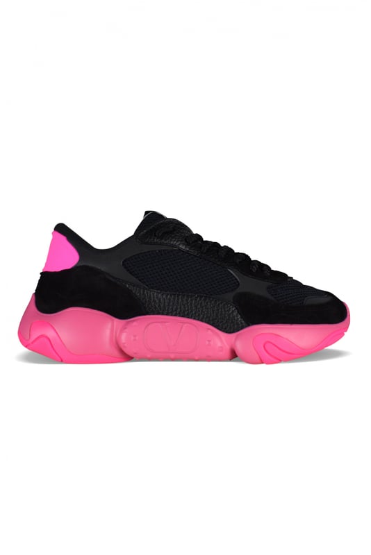 Zwarte en roze sneakers Valentino Garavani Bubbleback.Stof met suède details.Reflecterende details op de inzetstukken.Handtekening  V -logo op de hiel.Rubberen zool met kenmerkend logo.Gemaakt in Italië.