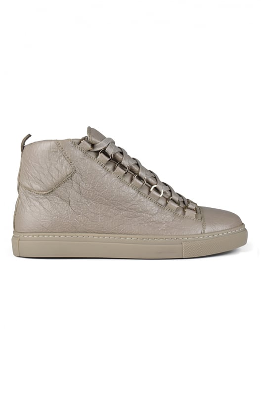 Sneakers de cuero beige Balenciaga Arena.Detalles del oro.Suela de goma.Made in Italy.