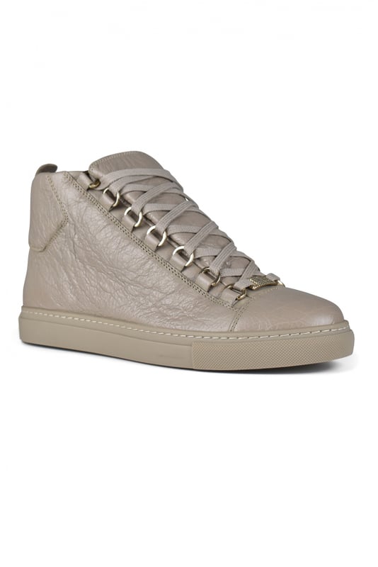 Sneakers de cuero beige Balenciaga Arena.Detalles del oro.Suela de goma.Made in Italy.