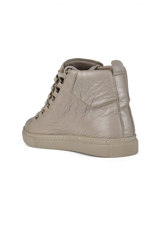 Sneakers de cuero beige Balenciaga Arena.Detalles del oro.Suela de goma.Made in Italy.
