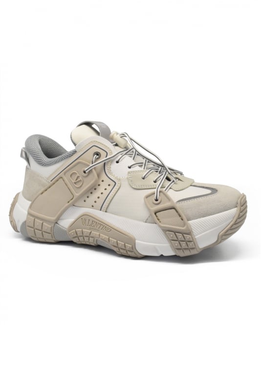 Sneaker Modell „Valentino Wod“ aus Wildleder und Stoff in Weiß/Beige.Zunge mit Etikett mit Logo.Spitzen- und Kordelverschluss.Weiße und beige Gummisohle.Hergestellt in Italien.
