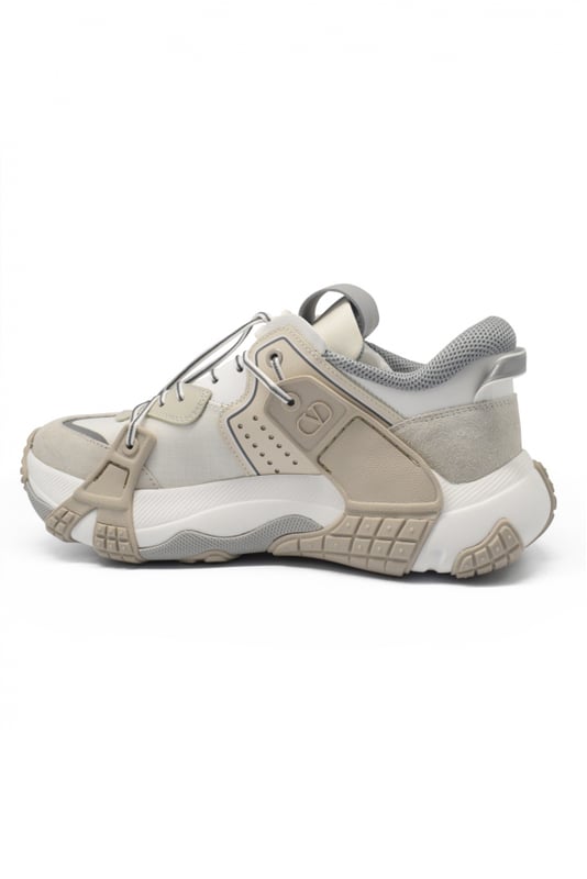 Sneaker Modell „Valentino Wod“ aus Wildleder und Stoff in Weiß/Beige.Zunge mit Etikett mit Logo.Spitzen- und Kordelverschluss.Weiße und beige Gummisohle.Hergestellt in Italien.
