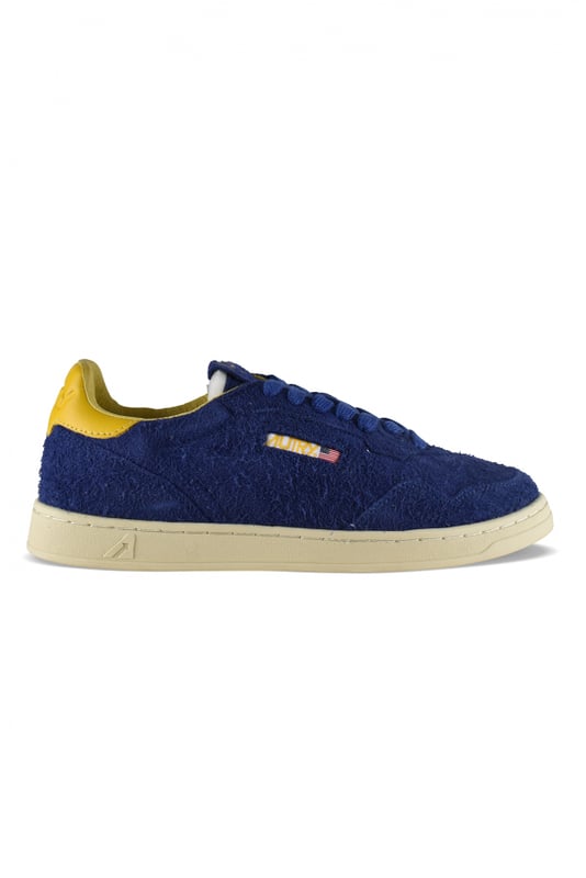 Sneakers bajas Medalist Autry en ante azul.Efecto pelo.Parche con logotipo en el exterior. Contrafuerte de cuero amarillo con logotipo en relieve.Lengüeta con parche del logotipo.Suela de goma con efecto amarilleado.  Cierre de cordones azul. Puntera redonda perforada.