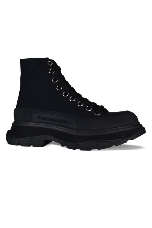 Sneakers altas Alexander McQueen Tread Slick.Lona negra.Puntera redonda con inserción de goma.Logotipo en el talón y la lengüeta.Cierre de cordón plano negro.Suela de goma negra sobredimensionada con la firma.Made in Italy.