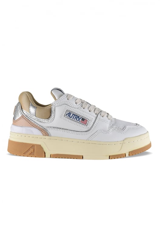 Sneakers bajas CLC Autry en piel blanca y beige.Detalles en gris plateado.Parche del logotipo en el exterior. Talonera beige y plateado con logotipo beige.Lengüeta con parche del logotipo.Cierre con cordones. Puntera redonda perforada.Suela de caucho con efecto amarilleado e inserción beige.Logotipo de la marca en la suela.