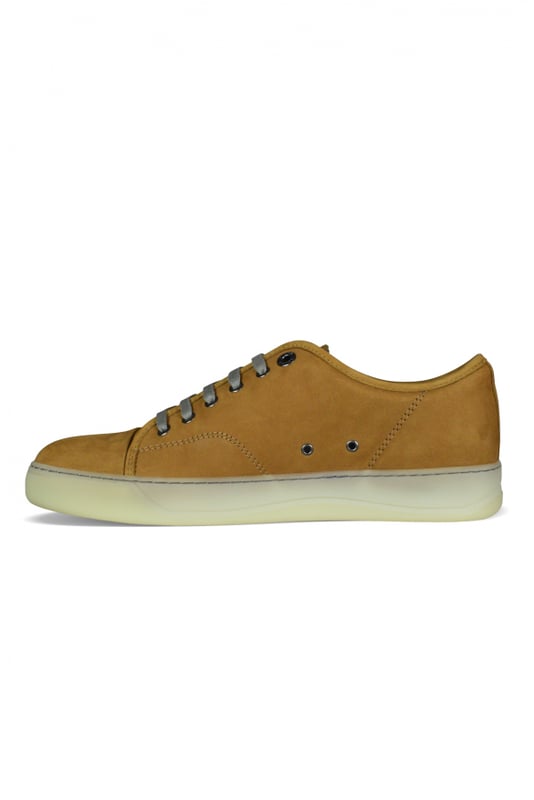 Sneakers Lanvin DBB1 en ante camel.Logotipo L perforado en el exterior.Suela de goma blanca.Punta redondeada.Cordones grises.