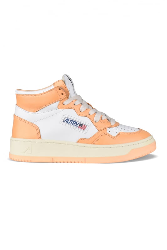 Sneakers altas Autry  Medalist Mid  de piel blanca y naranja.Parche del logotipo en el exterior. Lengüeta con parche del logotipo.Suela de caucho efecto amarilleado con logotipo en relieve.  Cierre con cordones.Puntera redonda perforada.100% cuero.