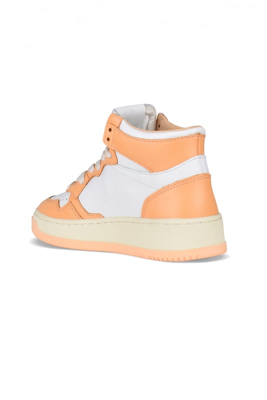 Sneakers altas Autry  Medalist Mid  de piel blanca y naranja.Parche del logotipo en el exterior. Lengüeta con parche del logotipo.Suela de caucho efecto amarilleado con logotipo en relieve.  Cierre con cordones.Puntera redonda perforada.100% cuero.