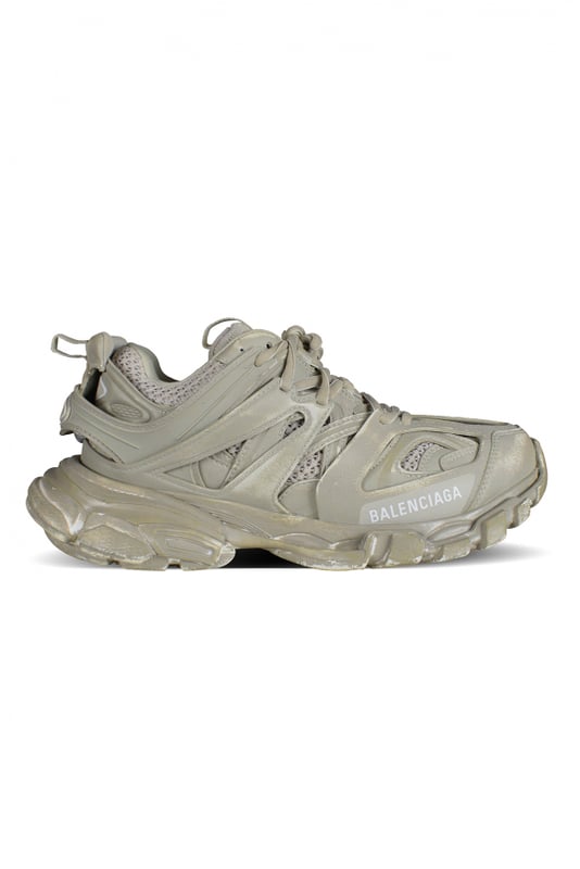 Track Faded Balenciaga sneakers, color beige.Efecto de desvanecimiento. Malla y nylon.Talla inscrita en la puntera.Inscripción de pista en relieve en el talón.Logotipo de Balenciaga impreso en el exterior en color blanco.Cierre con doble cordón en color beige. Suela dinámica con refuerzo en la parte trasera.