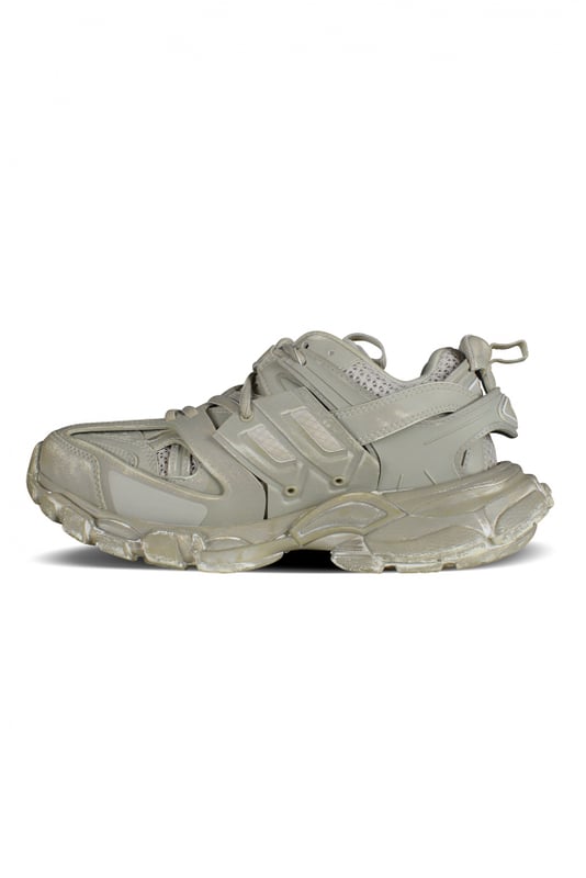 Track Faded Balenciaga sneakers, color beige.Efecto de desvanecimiento. Malla y nylon.Talla inscrita en la puntera.Inscripción de pista en relieve en el talón.Logotipo de Balenciaga impreso en el exterior en color blanco.Cierre con doble cordón en color beige. Suela dinámica con refuerzo en la parte trasera.
