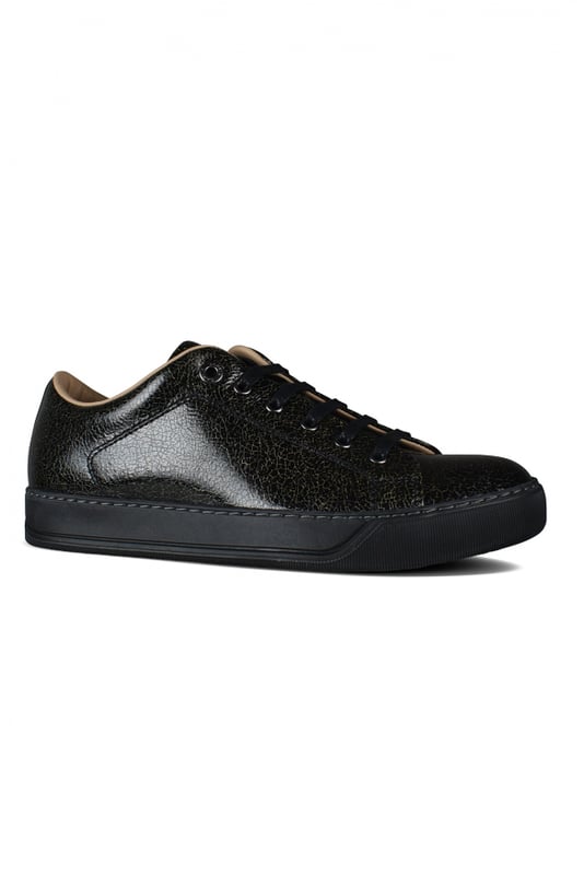 Sneakers Lanvin DBB1 en piel negra.Efecto crepitante en todo el entrenador.Cierre de cordón negro.Suela de goma.