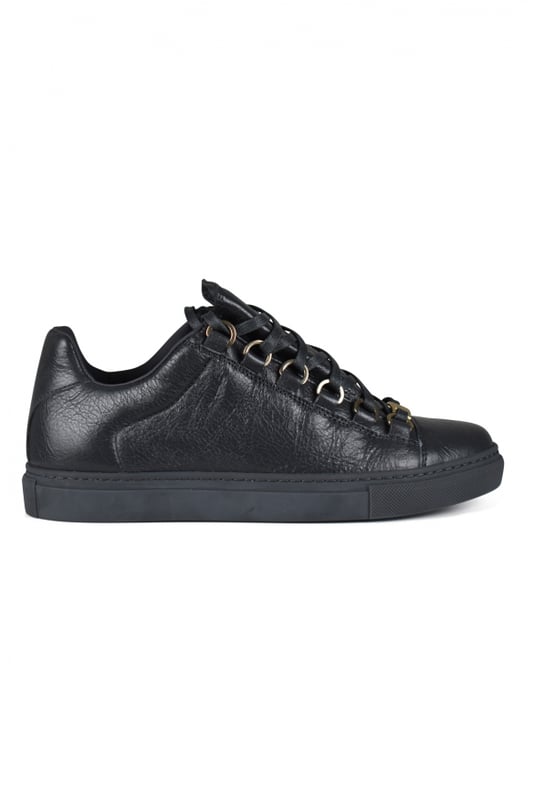 Zapatillas Balenciaga Arena en piel gris fósil.Detalles del oro.Suela de goma.Made in Italy.