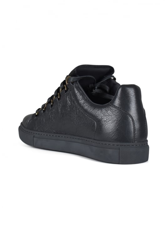 Zapatillas Balenciaga Arena en piel gris fósil.Detalles del oro.Suela de goma.Made in Italy.