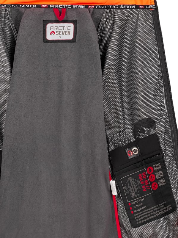 Arctic Seven Softshelljack voor dames - Wind- en waterafstotende outdoorjas met afneembare capuchon

Deze softshell jas van Arctic Seven combineert stijl, functionaliteit en comfort. Dankzij het waterafstotende buitenmateriaal, de hoogwaardige afwerking en het moderne design is het de ideale metgezel voor buitenactiviteiten. De jas heeft een perfecte pasvorm, heeft een licht getailleerde snit en is aan de achterkant langer dan aan de voorkant.

Wind- en waterafstotend voor optimale bescherming

Afneembare capuchon met trekkoord voor flexibele draagmogelijkheden

Hoge kraag met kinbescherming beschermt tegen wind en kou

Ruime zakken met fleece voering – aan de zijkanten, op de borst en aan de binnenkant

Duimgaten en geribbelde manchetten voor extra comfort

Reflecterende details voor betere zichtbaarheid

Materiaal:

Materiaal buitenkant: 96% polyester, 4% elastaan

Materiaal binnenkant: 100% polyester (fleece voering voor warmte)