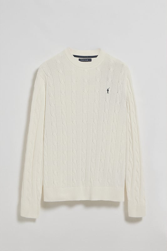 Unser Zopfstrickpullover für Herren ist ein Synonym für Eleganz und Komfort. Sein einzigartiges Flechtmuster verleiht ihm Struktur und Raffinesse, während gerippte Details an Kragen, Ärmeln und Saum für einen guten Sitz und ein raffiniertes Finish sorgen. Das dezente marineblaue Nahtband am Kragen mit Polo Club Logo unterstreicht die Eleganz dieses Modells. Die emblematische Rigby Go Stickerei in Kontrastfarbe auf der Brust unterstreicht seine einzigartige Optik. Ideal für einen eleganten und zeitlosen Look.