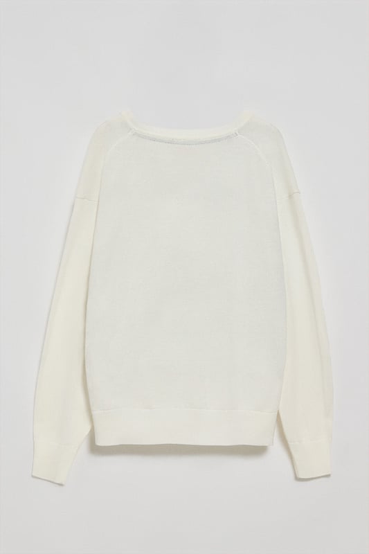 Eleganz ist Ihnen mit unserem gestrickten Baumwollpullover mit V-Kragen für Damen sicher. Seine reguläre Passform passt sich allen Körpertypen an. Rippbündchen an Kragen, Ärmeln und Taille sorgen für einen perfekten Sitz. Das dezente marineblaue Nahtband am Kragen mit eingraviertem Polo Club Logo unterstreichen die Eleganz dieses Pullovers. Charakteristische Stickerei unseres Rigby Go-Logos in Kontrastfarbe auf der Brust. Kombinieren Sie ihn mit einer Jeans für einen legeren Look oder einer Chinohose für ein eleganteres Outfit.