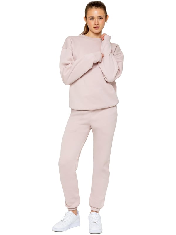 Enzo Women’s Oversized Sweatshirt and Relaxed Fit Joggers. Fashioned in Pure Fabric for Softness and Comfort. Joggers Feature 2 Side Slash Pockets. Brushed Back Inner Fleece Lining. Cuffed Leg Design. Elasticated Waist with drawstrings. Ideal to use for Casual and Work wear.