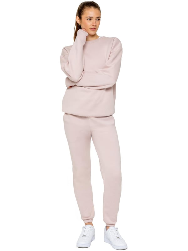 Enzo Women’s Oversized Sweatshirt and Relaxed Fit Joggers. Fashioned in Pure Fabric for Softness and Comfort. Joggers Feature 2 Side Slash Pockets. Brushed Back Inner Fleece Lining. Cuffed Leg Design. Elasticated Waist with drawstrings. Ideal to use for Casual and Work wear.