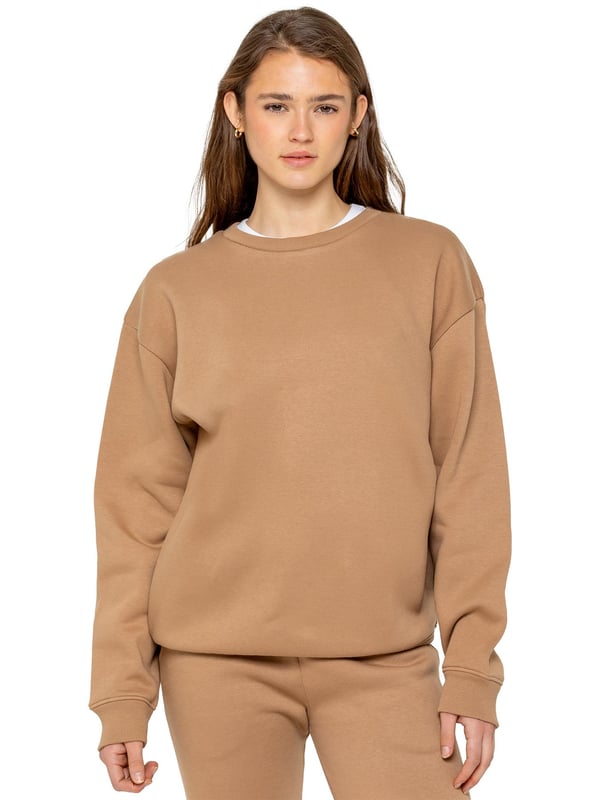 Enzo Women’s Oversized Sweatshirt and Relaxed Fit Joggers. Fashioned in Pure Fabric for Softness and Comfort. Joggers Feature 2 Side Slash Pockets. Brushed Back Inner Fleece Lining. Cuffed Leg Design. Elasticated Waist with drawstrings. Ideal to use for Casual and Work wear.
