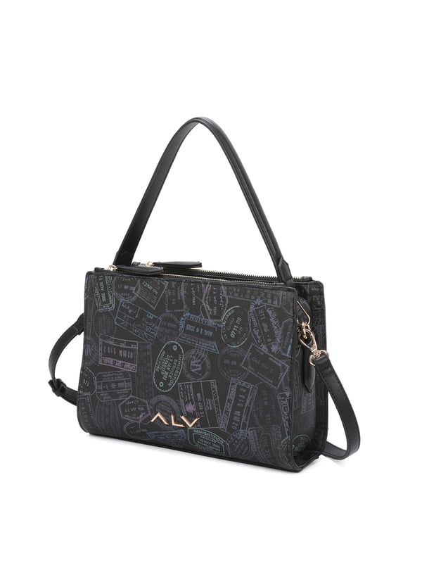 Bolso bandolera para mujer. El cierre es con cremallera. Los bolsillos internos son dos con cremallera y dos abiertos. Los bolsillos externos están ausentes. La bandolera es ajustable en piel. El mango es de cuero. Hay un compartimento interno. El material externo es 100%PU. Internamente es 100% Poliéster. Medidas: 28x10x20 cm. Producto de moda