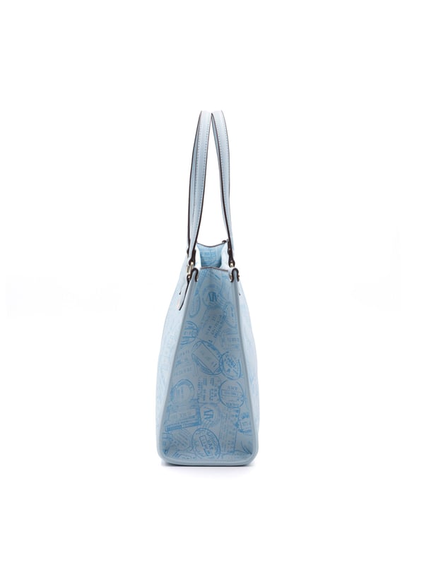 Bolso bandolera para mujer. El cierre es con cremallera. Los bolsillos internos son dos con cremallera y dos abiertos. Los bolsillos externos están ausentes. Falta la correa para el hombro. El mango es de cuero. Hay un compartimento interno. El material externo es 100%PU. Internamente es 100% Poliéster. Medidas: 36x14x27 cm. Producto de moda