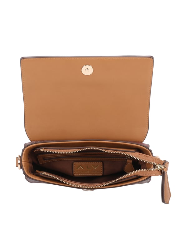 Dames schoudertas met drukknoopsluiting. twee rits- en twee open binnenzakken. afwezige externe zakken. verstelbaar in lederen schouderband. met leren handvat. een binnencompartiment.  extern materiaal. 100% polyester binnenkant. Afmetingen: 20x5x16 cm. Modeproduct