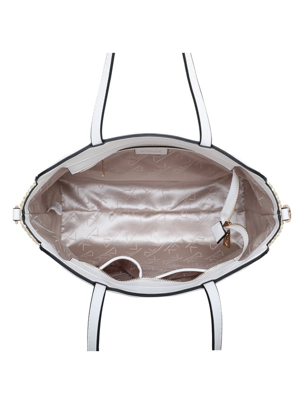 Damesschoudertas met ritssluiting. twee rits- en twee open binnenzakken. afwezige externe zakken. verstelbare en afneembare lederen schouderband. met leren handvat. een binnencompartiment.  extern materiaal. 100% polyester binnenkant. Afmetingen: 35x31x10 cm. Modeproduct