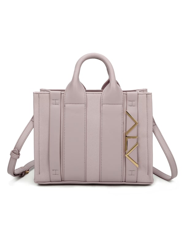 Bolso bandolera para mujer. El cierre es con cremallera. Los bolsillos internos son dos con cremallera y dos abiertos. Los bolsillos externos están ausentes. La bandolera es ajustable y extraíble en piel. El mango es de cuero. Hay un compartimento interno. El material externo es 100%PU. Internamente es 100% Poliéster. Medidas: 28x21x13 cm. Producto de moda