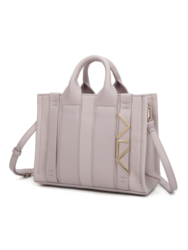 Bolso bandolera para mujer. El cierre es con cremallera. Los bolsillos internos son dos con cremallera y dos abiertos. Los bolsillos externos están ausentes. La bandolera es ajustable y extraíble en piel. El mango es de cuero. Hay un compartimento interno. El material externo es 100%PU. Internamente es 100% Poliéster. Medidas: 28x21x13 cm. Producto de moda