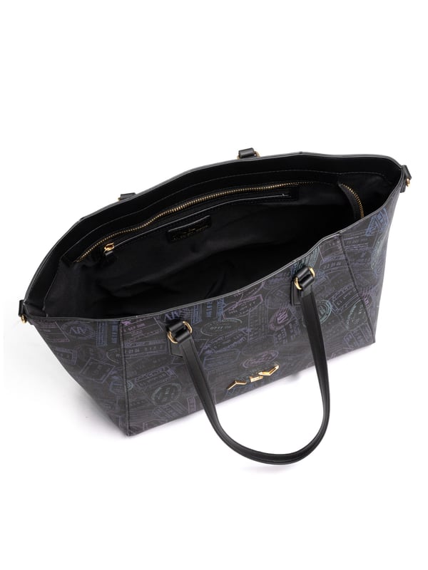 Bolso bandolera para mujer. El cierre es con cremallera. Los bolsillos internos son dos con cremallera y dos abiertos. Los bolsillos externos están ausentes. La bandolera es ajustable en piel. El mango es de cuero. Hay un compartimento interno. El material externo es 100%PU. Internamente es 100% Poliéster. Medidas: 44x16x28 cm. Producto de moda