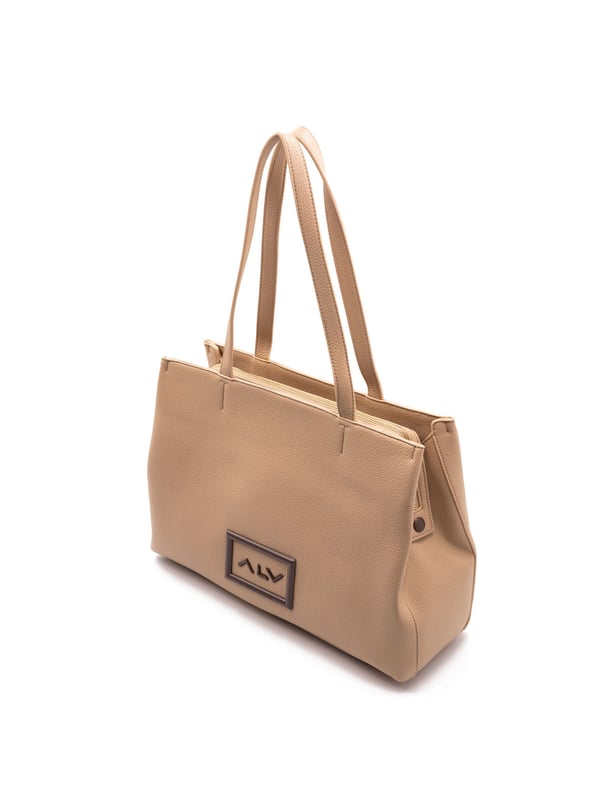 Bolso bandolera para mujer. El cierre es con cremallera. Los bolsillos internos son dos con cremallera y dos abiertos. Los bolsillos externos están ausentes. Falta la correa para el hombro. El asa es extraíble en piel. Hay un compartimento interno. El material externo es 100%PU. Internamente es 100% Poliéster. Medidas: 38x27x13 cm. Producto de moda