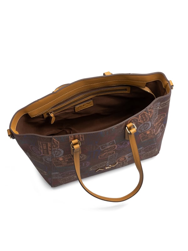 Damesschoudertas met ritssluiting. twee rits- en twee open binnenzakken. afwezige externe zakken. verstelbaar in lederen schouderband. met leren handvat. een binnencompartiment.  extern materiaal. 100% polyester binnenkant. Afmetingen: 44x16x28 cm. Modeproduct