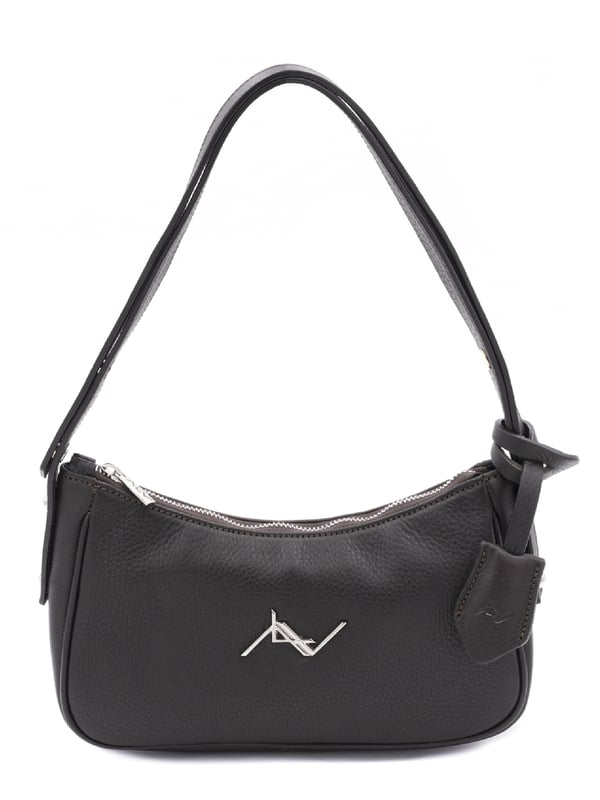 Bolso bandolera para mujer. El cierre es con cremallera. Los bolsillos internos son dos con cremallera y dos abiertos. Los bolsillos externos están ausentes. Falta la correa para el hombro. El mango es de cuero. Hay un compartimento interno. El material exterior es 100% Piel Auténtica. Internamente es 100% Poliéster. Medidas: 26x15x7 cm. Producto de moda