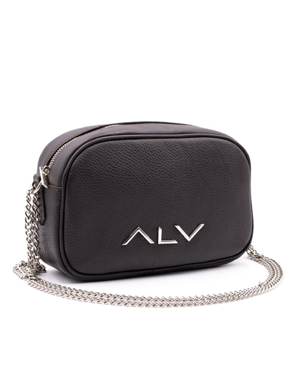 Bolso bandolera para mujer. El cierre es con cremallera. Los bolsillos internos son dos con cremallera y dos abiertos. Los bolsillos externos están ausentes. La bandolera es de cadena. Falta el mango. Hay un compartimento interno. El material exterior es 100% Piel Auténtica. Internamente es 100% Poliéster. Medidas: 24x16x8 cm. Producto de moda