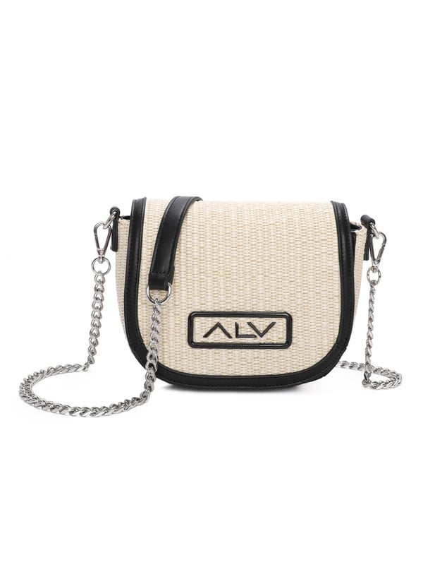 Bolso bandolera para mujer. El cierre es a presión y botón. Los bolsillos internos son dos con cremallera y dos abiertos. Los bolsillos externos están ausentes. La bandolera es extraíble en cadena. Falta el mango. Hay un compartimento interno. El material externo es 100%PU. Internamente es 100% Poliéster. Medidas: 19x16x6 cm. Producto de moda