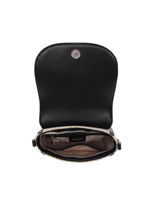 Bolso bandolera para mujer. El cierre es a presión y botón. Los bolsillos internos son dos con cremallera y dos abiertos. Los bolsillos externos están ausentes. La bandolera es extraíble en cadena. Falta el mango. Hay un compartimento interno. El material externo es 100%PU. Internamente es 100% Poliéster. Medidas: 19x16x6 cm. Producto de moda