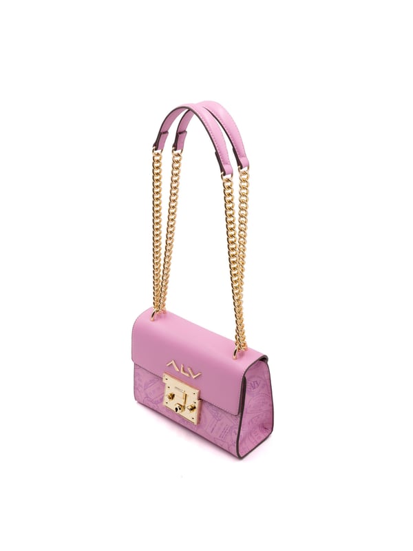 Bolso bandolera para mujer. El cierre es a presión y botón. Los bolsillos internos son dos con cremallera y dos abiertos. Los bolsillos externos están ausentes. La bandolera es de cadena. Falta el mango. Hay un compartimento interno. El material externo es 100%PU. Internamente es 100% Poliéster. Medidas: 21x9x16 cm. Producto de moda