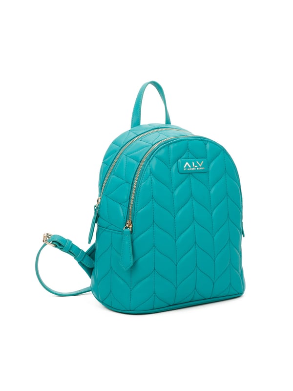 Damenrucksack mit Reißverschluss. zwei Reißverschluss- und zwei offene Innentaschen. eine Vorderseite mit Außentaschen mit Reißverschluss. verstellbarer und abnehmbarer Schultergurt aus Leder. im Ledergriff. ein Innenfach.  Außenmaterial: Innenmaterial: 100 % Polyester. Maße: 26x29x14 cm. Modeprodukt