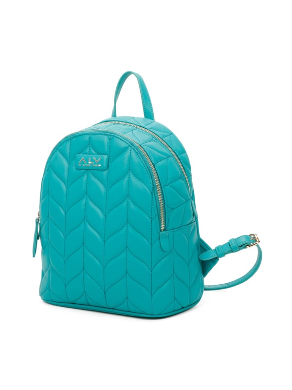 Damenrucksack mit Reißverschluss. zwei Reißverschluss- und zwei offene Innentaschen. eine Vorderseite mit Außentaschen mit Reißverschluss. verstellbarer und abnehmbarer Schultergurt aus Leder. im Ledergriff. ein Innenfach.  Außenmaterial: Innenmaterial: 100 % Polyester. Maße: 26x29x14 cm. Modeprodukt