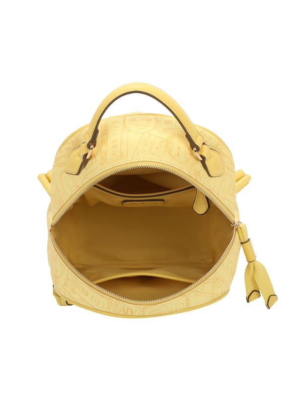 Damenrucksack mit Reißverschluss. zwei Reißverschluss- und zwei offene Innentaschen. eine Vorderseite mit Außentaschen mit Reißverschluss. verstellbarer und abnehmbarer Schultergurt aus Stoff. im Ledergriff. ein Innenfach.  Außenmaterial: Innenmaterial: 100 % Polyester. Maße: 26x12x32 cm. Modeprodukt