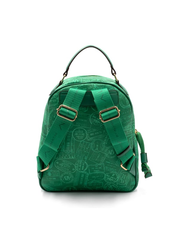 Mochila de mujer. El cierre es con cremallera. Los bolsillos internos son dos con cremallera y dos abiertos. Los bolsillos externos son uno frontal con cremallera. La bandolera es ajustable y extraíble en tejido. El mango es de cuero. Hay un compartimento interno. El material externo es 100%PU. Internamente es 100% Poliéster. Medidas: 26x12x32 cm. Producto de moda