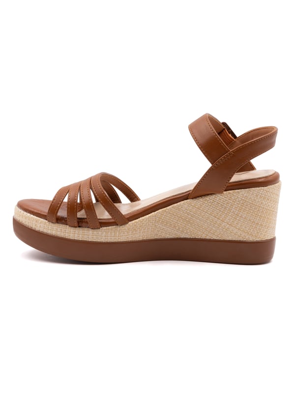 Damensandalen mit Riemenverschluss. fehlende Innentaschen. fehlende Außentaschen. fehlender Schultergurt. fehlender Griff. fehlende Innenfächer.  Außenmaterial: Innenmaterial: 100 % Polyester. Maße: 41 cm. Modeprodukt