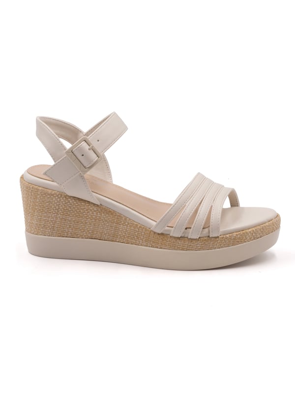 Damensandalen mit Riemenverschluss. fehlende Innentaschen. fehlende Außentaschen. fehlender Schultergurt. fehlender Griff. fehlende Innenfächer.  Außenmaterial: Innenmaterial: 100 % Polyester. Maße: 41 cm. Modeprodukt