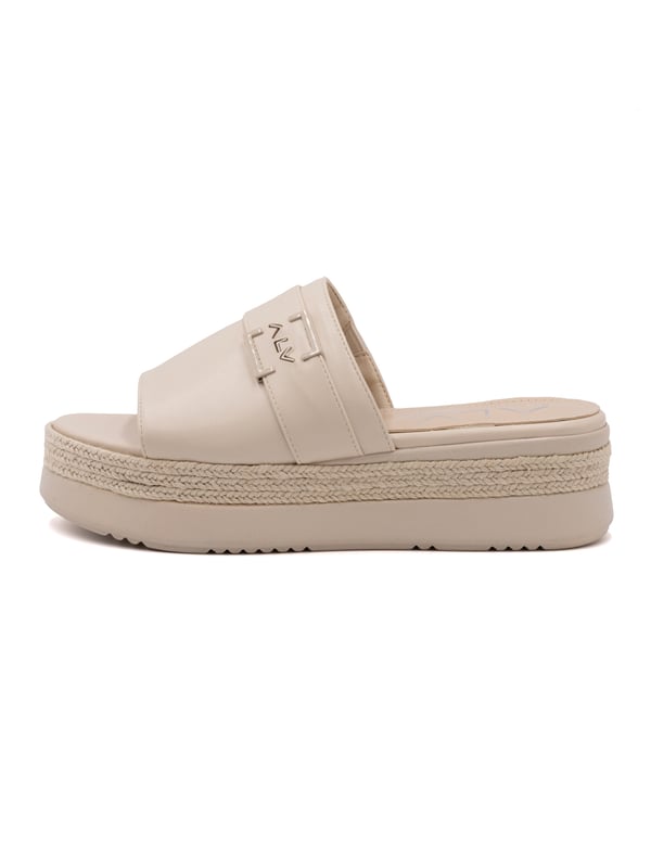 Damensandalen mit Riemenverschluss. fehlende Innentaschen. fehlende Außentaschen. fehlender Schultergurt. fehlender Griff. fehlende Innenfächer.  Außenmaterial: Innenmaterial: 100 % Polyester. Maße: 40 cm. Modeprodukt