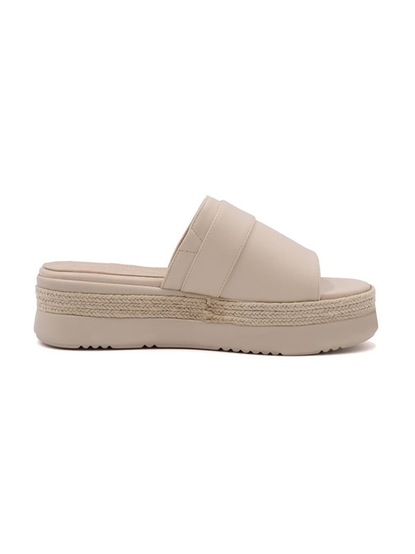 Damensandalen mit Riemenverschluss. fehlende Innentaschen. fehlende Außentaschen. fehlender Schultergurt. fehlender Griff. fehlende Innenfächer.  Außenmaterial: Innenmaterial: 100 % Polyester. Maße: 40 cm. Modeprodukt
